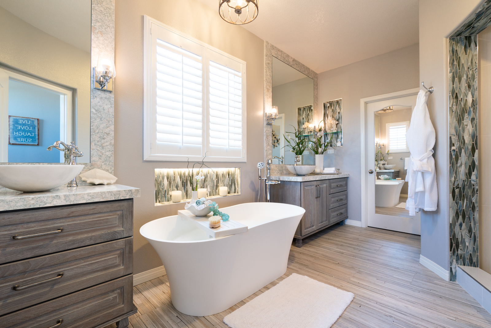 La Costa Luxury Bath with free standing oval bath tub