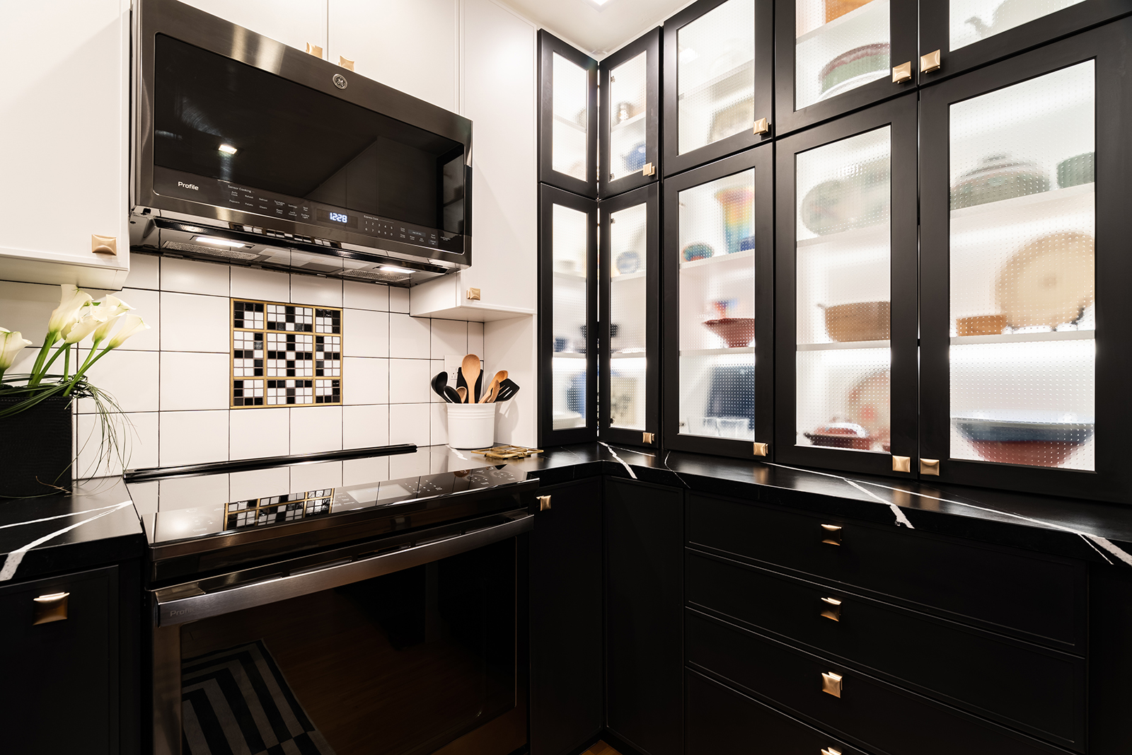 Modern Black & White kitchen with glass door cabinets